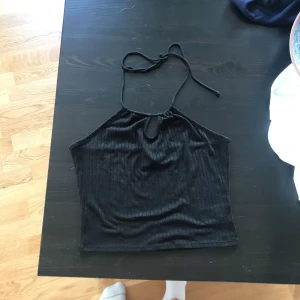  - Halterneck linne från HM. Använt max två ggr 