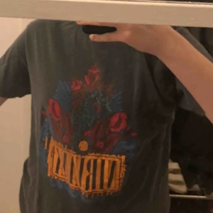  - RIKTIIIIGT fet nirvana tröja från Urban outfitters köpte för 400 så riktigt bra pris. Köpare står för frakt ca 40kr