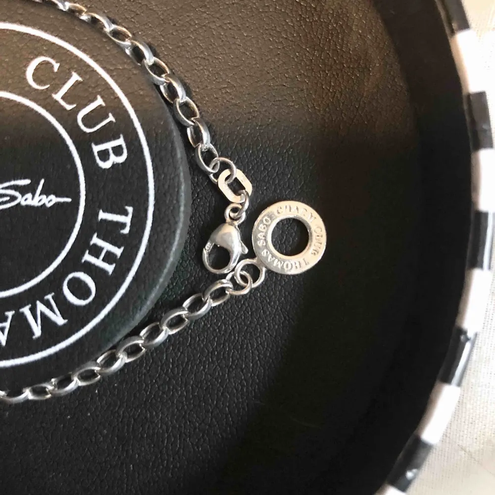 Thomas Sabo charm club armband. Ett berlock armband från Thomas Sabo. Nästan aldrig använt då det är för litet för mig. 925 Sterling Silver. Accessoarer.