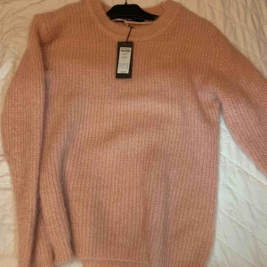  - Rosa tröja från vero Moda storlek L men passar även en xs och S !!! Aldrig använd 