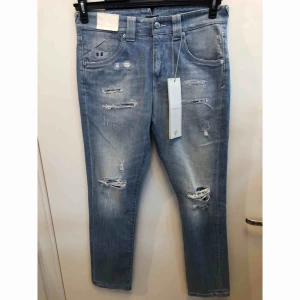  - Helt nya jeans, skickas via frakt till hela Sverige