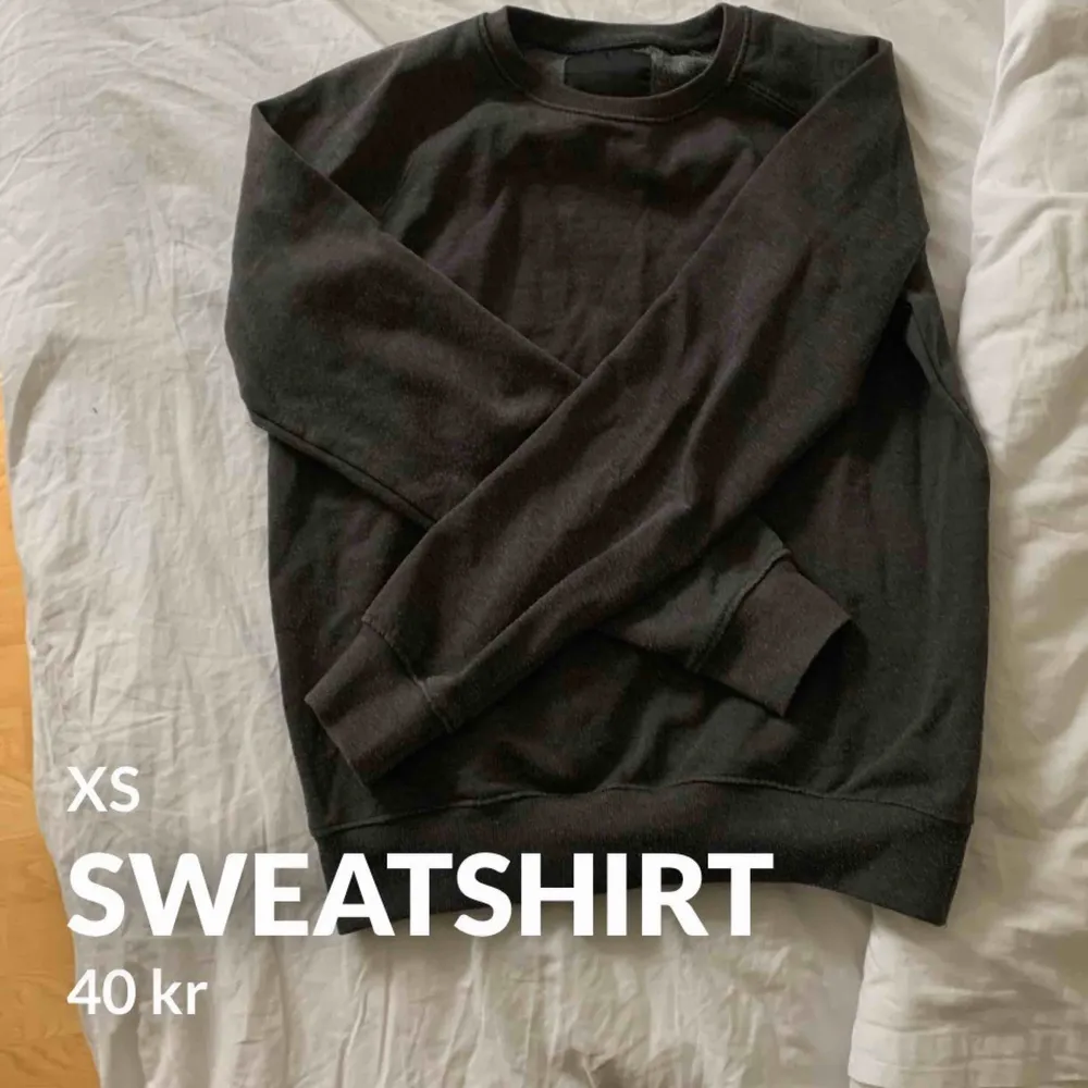 En helt vanlig grå sweatshirt från Lager 157. Jätteskön och passar till vad som helst. I använt skick men inget man märker direkt. Frakt tillkommer 🧡. Hoodies.