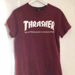  - Äkta T-shirt från thrasher som nästan aldrig är använd. Därför i väldigt bra skick. Köparen står för frakten! 