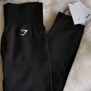 Gymshark tights  - Vital seamless tights i nyskick! Storlek M, säljer pga att jag råkade beställa 2 par likadana... Frakt tillkommer 