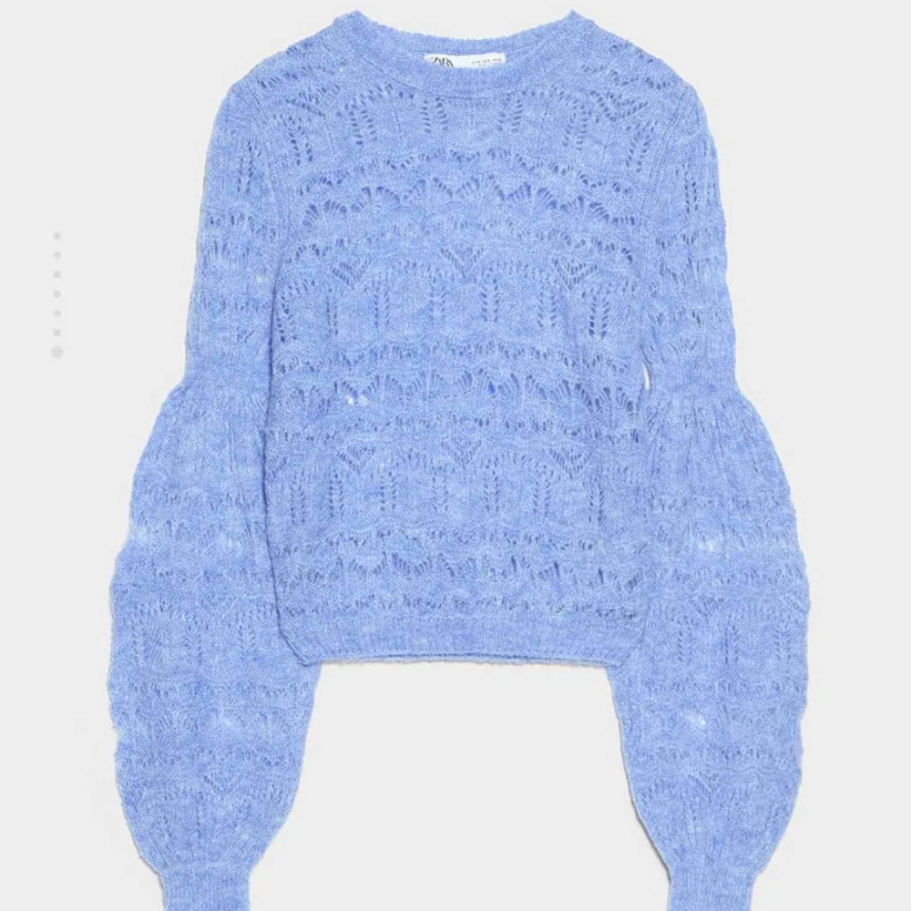 Sååå fin blå stickad tröja från zara! Andvänd ca 1-2 gånger. Köpt för 299! Möts upp i Sthlm!. Tröjor & Koftor.