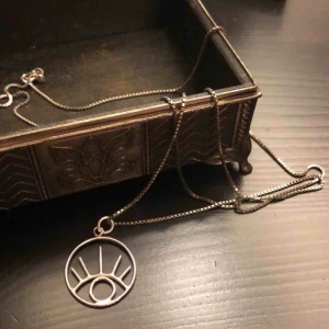  - Berlock i äkta silver som jag har gjort själv. Kedja ingår inte. Frakt ingår 👁