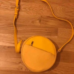  - Väskan är använd endast en gång i väldigt bra skick