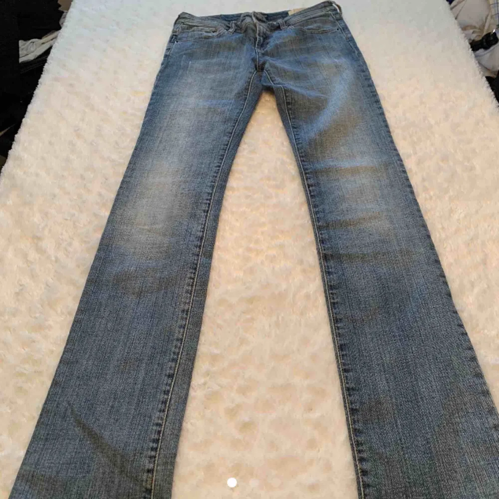 Jätte snygga jeans ifrån Armani! Raka i modellen! 🥰. Jeans & Byxor.