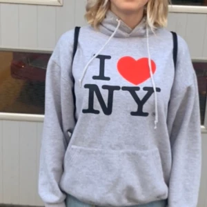 I ❤️ NY hoodie  - Nice I❤️NY hoodie passar S men även M