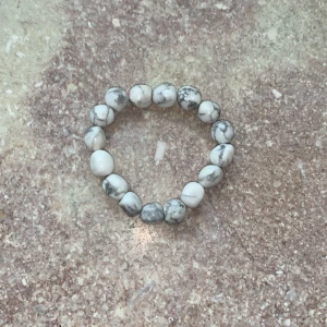 Marmor armband✨ - Aldrig använt marmorarmband✨ köparen står för frakten OBS gjord för ganska smala armleder