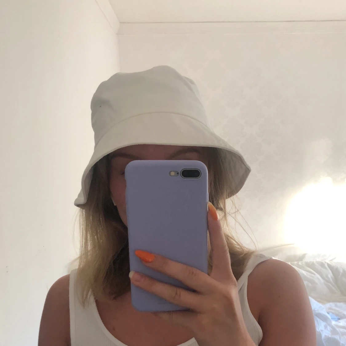 Bucket hats vit/svart