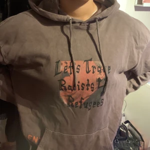 Huddie - En stor huddie, brun färgad inte kommit till andvändning heller så säljer den💕