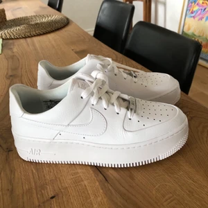 Nike af1 - Ett par Nike Air force 1 sage low. Aldrig använda, bara provat :) nypris är ca 1150kr.