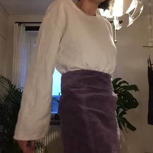 Manchester kjol - Jättefin Manchester kjol i lila. Köpt på monki och inte anständig jätte många gånger. 