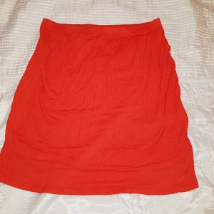 Kjol för gravida - Jättefin röd färg, bra i längden.