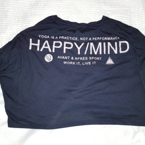 Yoga/träningströja HAPPYMIND - Oversized, skönt material. Aldrig använd.
