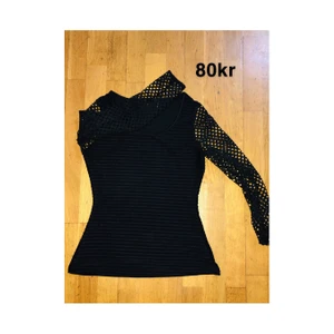 Fishnet tröja  - Oftas hittar jag inte fishnet material som är mjuk och snäll mot min känsliga hud, men tyvärr är den inte min storlek 😭😭😭 hoppas den som får min tröja verkligen njuta 