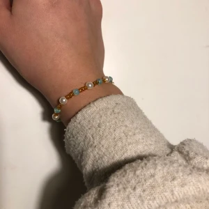 Justerbart armband🤎🤍 - Pris: 35kr+12kr frakt