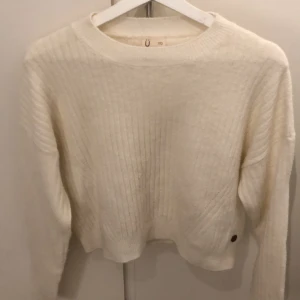 Vit tröja från Kappahl storlek 170 - Natur vit stickad tröja storlek 170 50kr