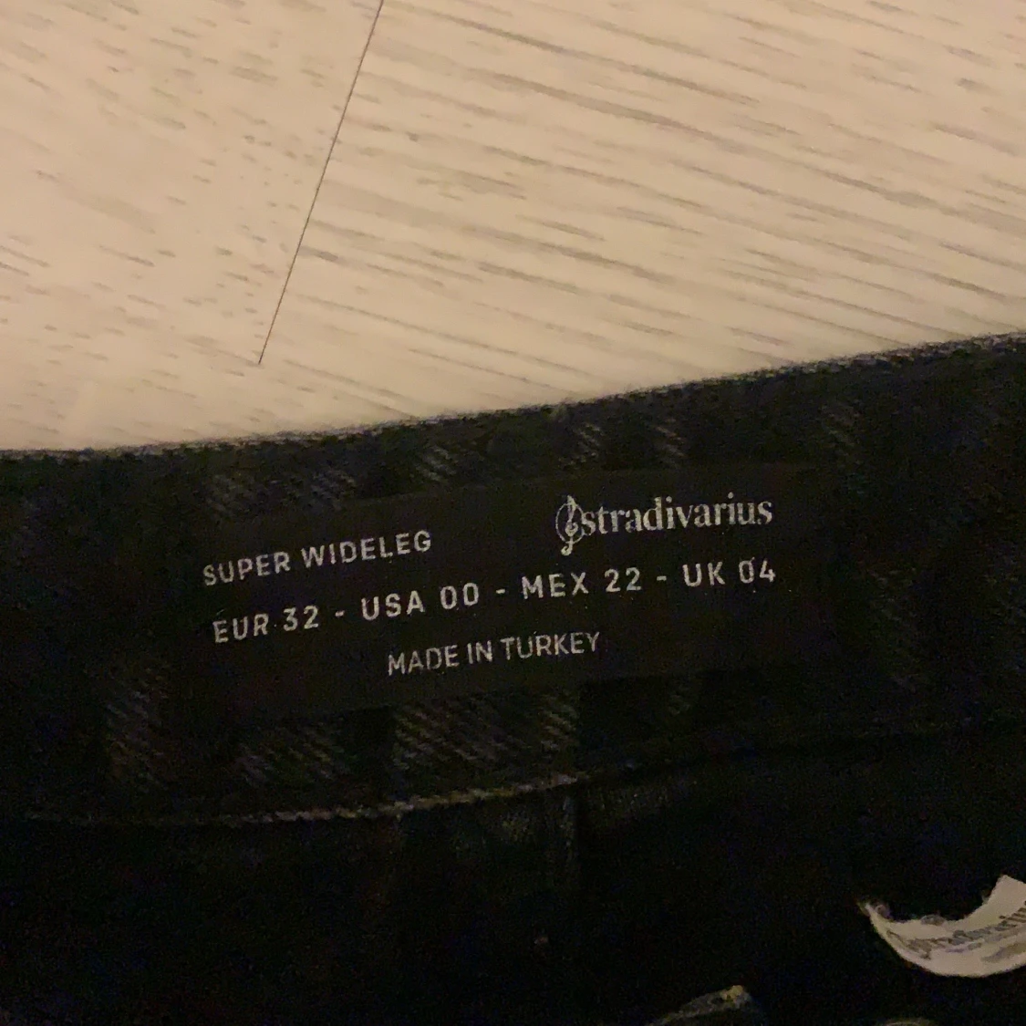 Ett par jeans från stradivarius i storlek 32. Köpta för 350kr - 90