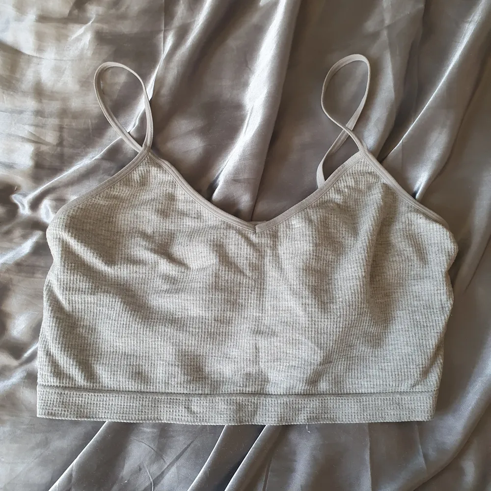 Croppat linne köpt i nerderländerna♡ köparen står för eventuell frakt🥰. Skjortor.