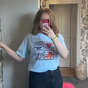 Keith Haring x Uniqlo t-shirt - Dope oversized tee from Uniqlo with Keith haring print on. Only tried on about 2 times. Price negotiable if quick (original 200kr)