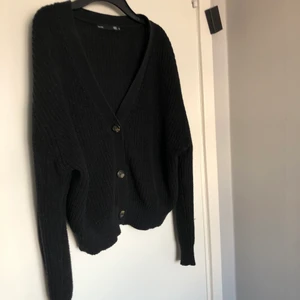 Kofta - Fin kofta från lager 157, det är använd men i bra skick, skriv för fler bilder💕