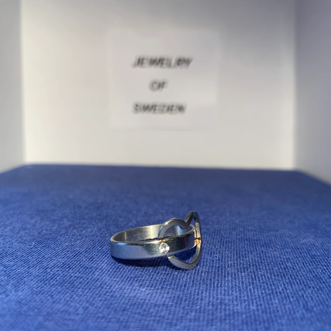 Ring med hjärt motiv