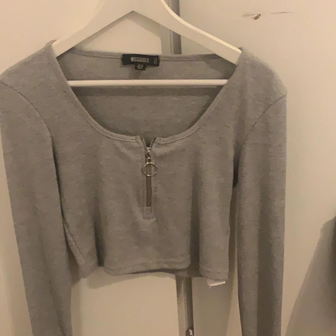 Storlek 40, beställd från Nelly men den är från Missguided. - 90