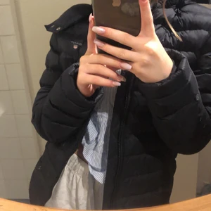 Gant dunjacka - As skön puffig gant jacka köp på gant på nk i Stockholm stl 176 16 år men skulle säga xs köptes för 1500 så väldigt bra pris sparsamt använd