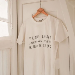Yung lean T-shirt  - Köpt på hans hemsida, har tyvärr fläck men går nog bort med rätt medel! Size M