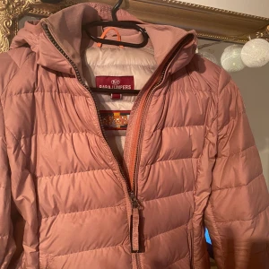 Parajumper Dunjacka  - Dunjacka från Parajumper i väldigt bra skick 