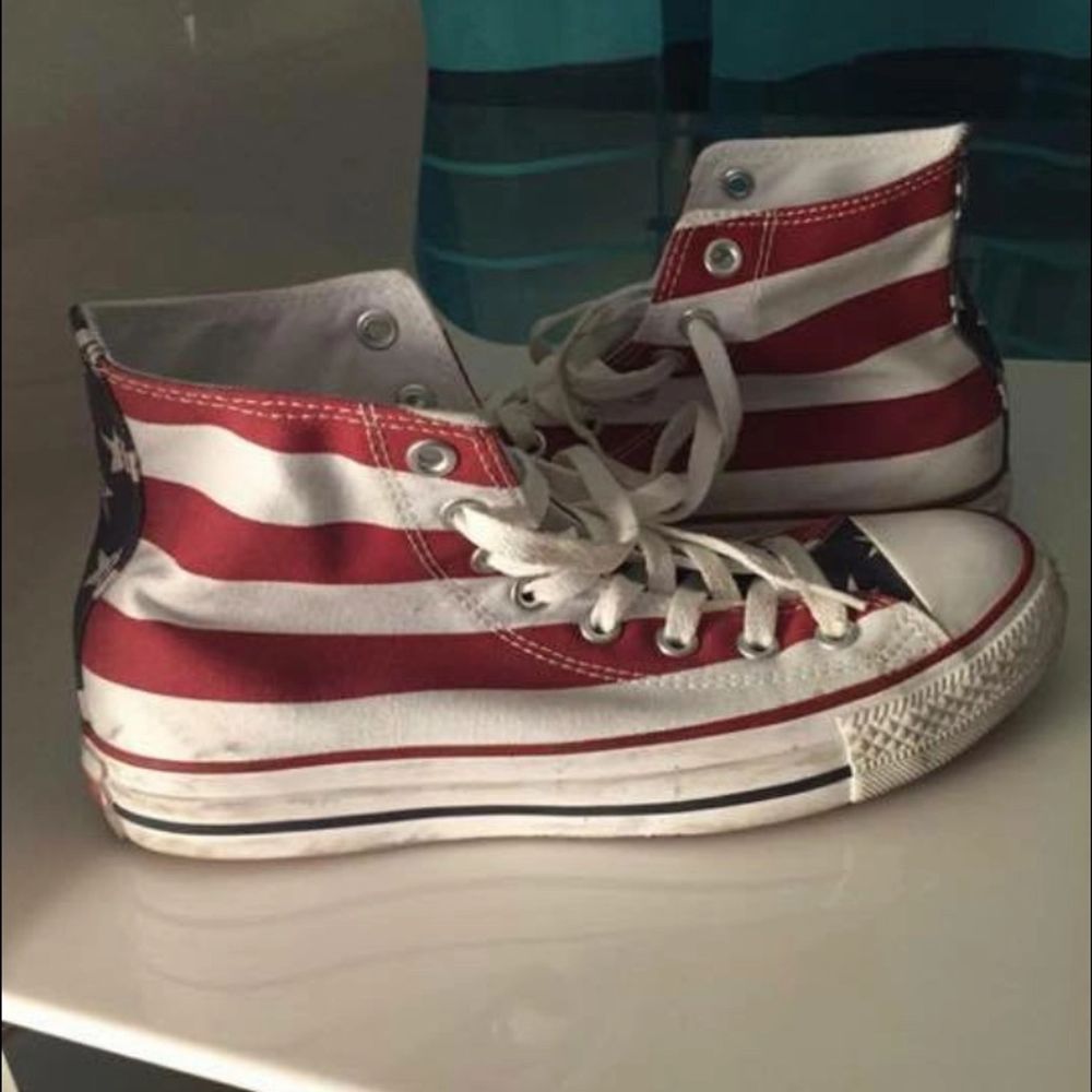 Converse skor i "USA" färger och | Plick Second Hand