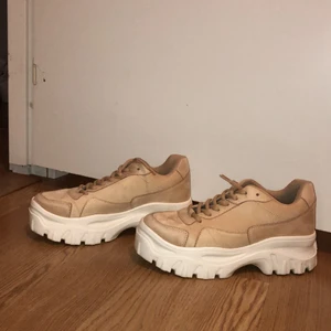 Skor 💕💕  - Skor från new yorker använd 1 gång jätte sköna 💕💕