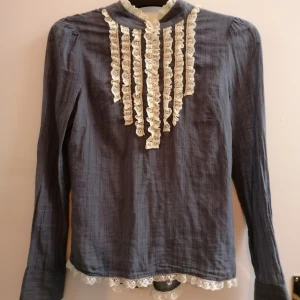 Blus  - Jättefin blus strl. 36