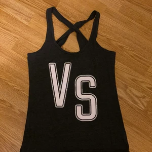 Victoria secret linne - Äkta linne från victoria secret, korsade band i ryggen. 