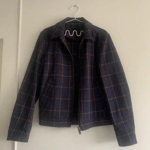 Rutig overshirt jacka (perfekt på hösten) - Köpt på Asos (storlek S). BUD I KOMMENTERARERNA