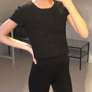 Svart tröja - Svart kortärmad tröja från Bik Bok.