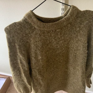Jumper from Selected Femme - Jumper from Selected Femme, green (the colour dont show so good in the pictures!) Size S, oversize. New price 999kr. Good condition