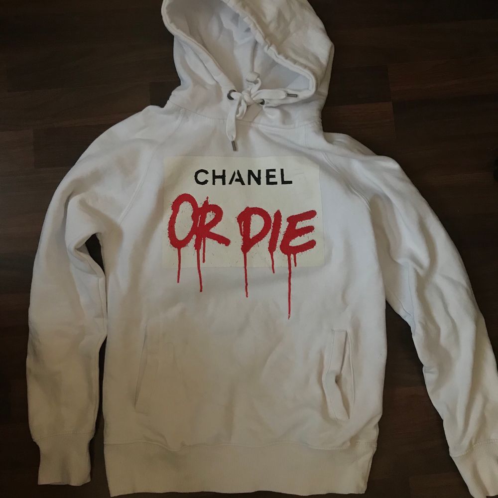 Chanel or die hoodie | Plick Second Hand