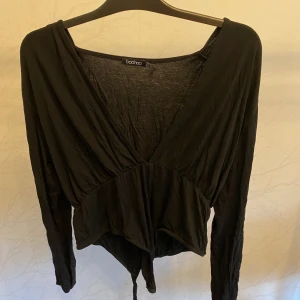 Body - Svart stringbody strl 44, aldrig använd. Frakt tillkommer 