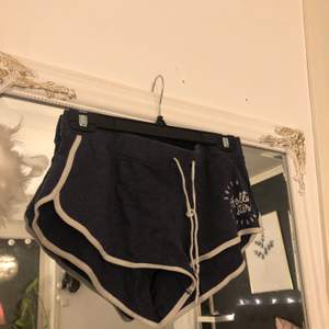 Sköna och söta shorts från hollister!!! Köpare står för frakt!!💗