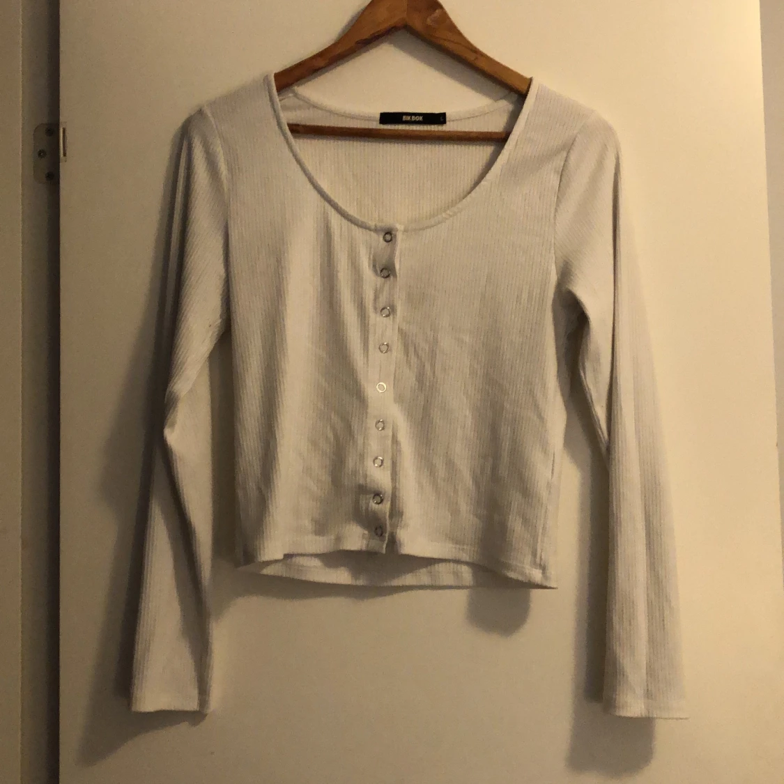 Säljer denna fina magtröja  tröjan  storlek L från bik bok 💕💕