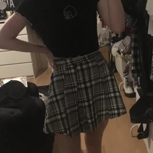 Tennis kjol - Superfin kjol som är väldigt trendig just nu 😍 storlek XS, i princip oanvänd! Buda i kommentarerna eller PM från 90kr 💕 frakt tillkommer!