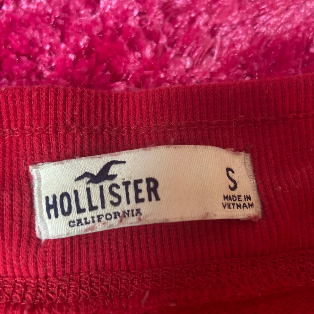 mjukisbyxor ifrån hollister, använda få gånger.. Jeans & Byxor.