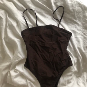 Baddräkt  - Helt ny baddräkt från Nakd. Storlek XS och oanvänd. Säljer då den var en aning förliten för mig som är en S/M