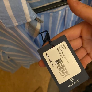 Gant skjorta - Säljer min gant skjorta som är aldrig använd, fick i present men passade tyvärr inte mig. Köparen står för frakt. Ny pris 699 säljer för 350kr