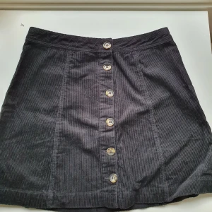 Svart kjol - Svart lite tjockare kjol 