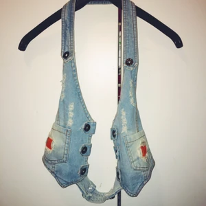  - Herregud vad heter en sån😂 men är i tygmaterial denim och aldrig använt är i bra skick iaf😂
Frakt 50kr.
Swish eller mötas upp i Strängnäs.