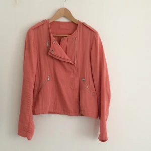  - 100 % bomull
franska märket sessún
använd men bättre begagnad
frakt tillkommer (vadderat kuvert) eller hämta i centrala göteborg

obs! köper du två plagg eller fler får du det billigare till halva priset!